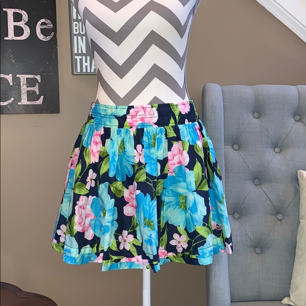 🌸 Hollister Mini Skirt